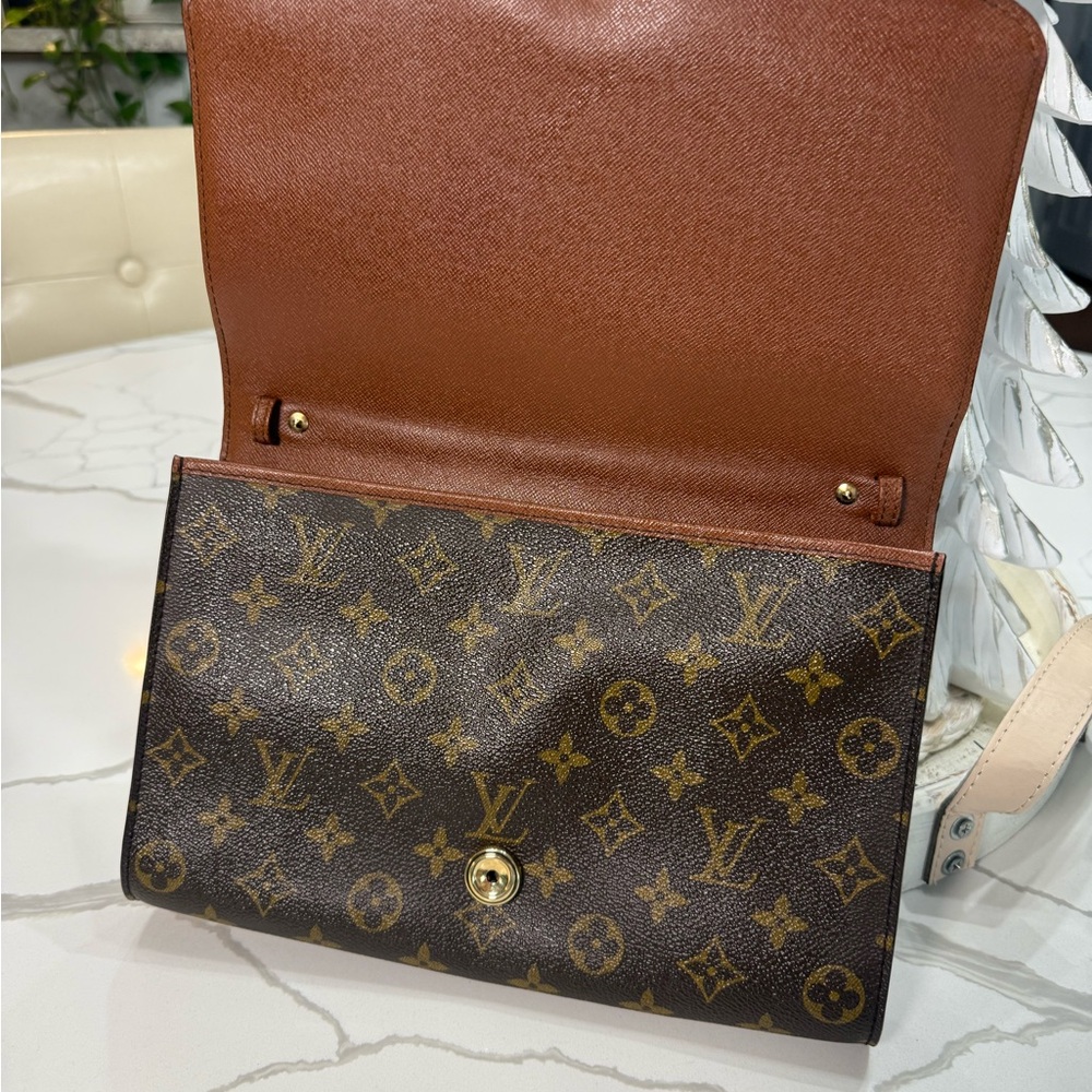 Louis Vuitton Pochette Bordeaux GM Clutch - Picture 12 of 12